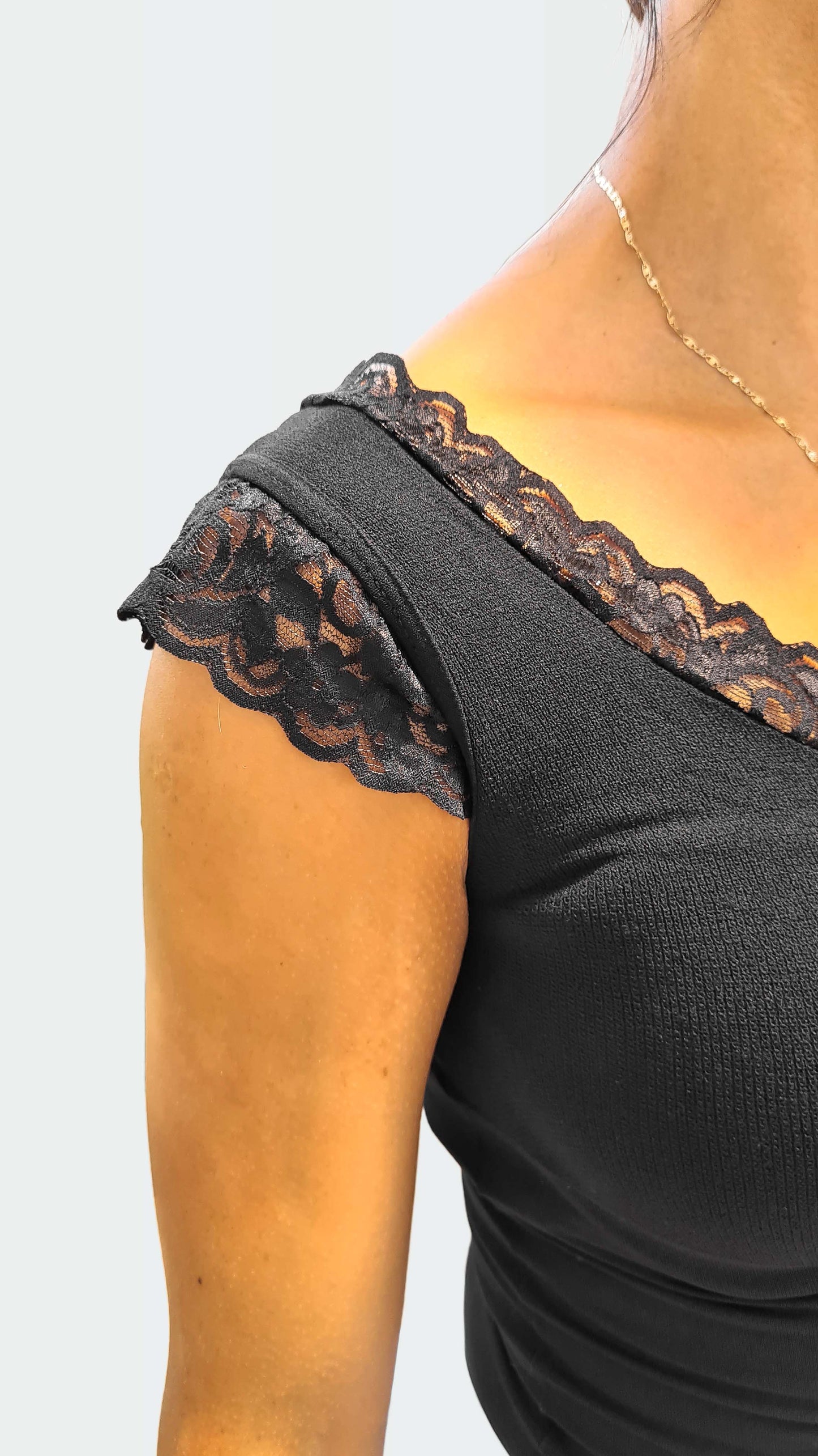 Blusa de compresión manga corta con encaje Ref. 206